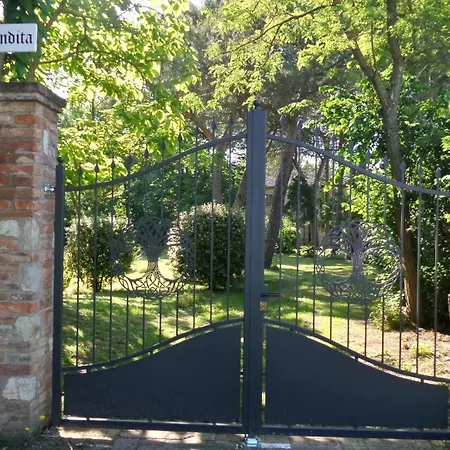 Aradia Casa A Tema Celtico Magico Naturalistico Del Casale Labandita Castiglione del Lago
